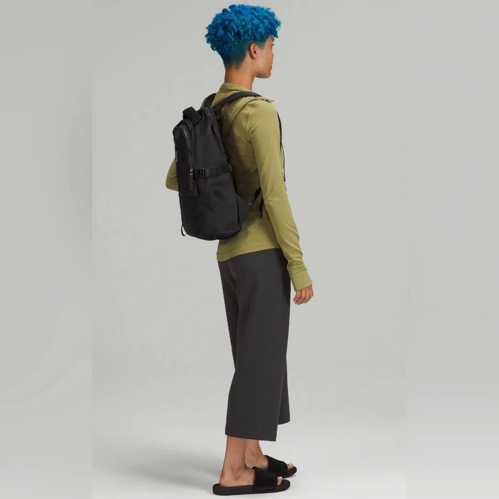 NWT Lululemon New Crew Black Backpack 22L